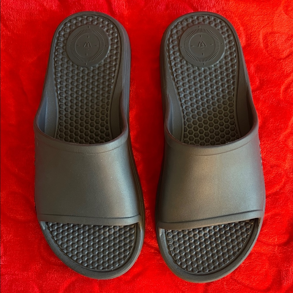 Totes Textured Black Slide Sandals